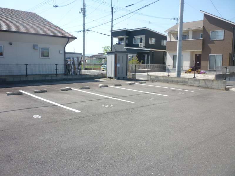 レオパレストランタン 駐車場