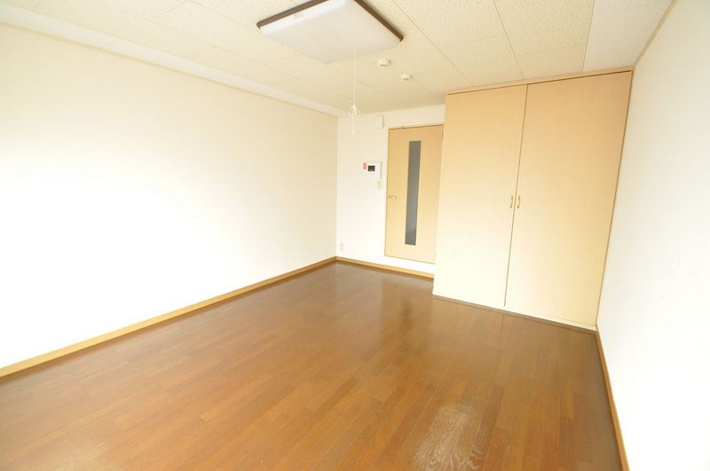 レオパレス藤の木台 居間