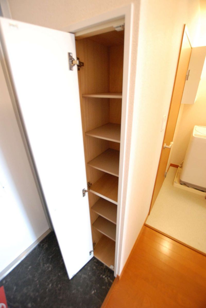 レオパレスコンステラション 玄関