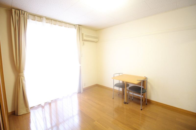 レオパレスサニーコート 居間