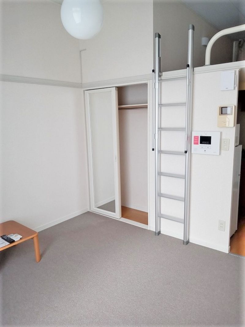 レオパレスネオス本町 居間