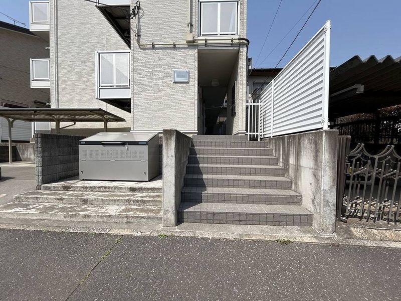 レオパレスアビタンティ エントランス
