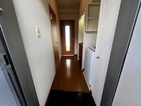 レオパレスミカーレ 玄関
