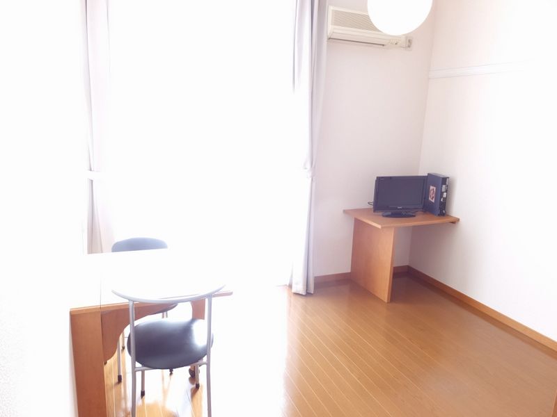 レオパレスクオーレⅡ 居間