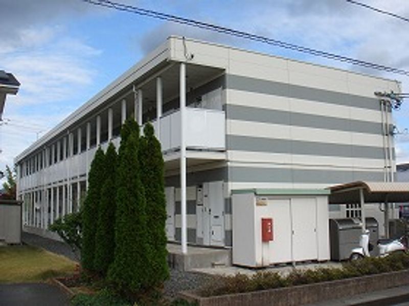レオパレスはなまき エントランス