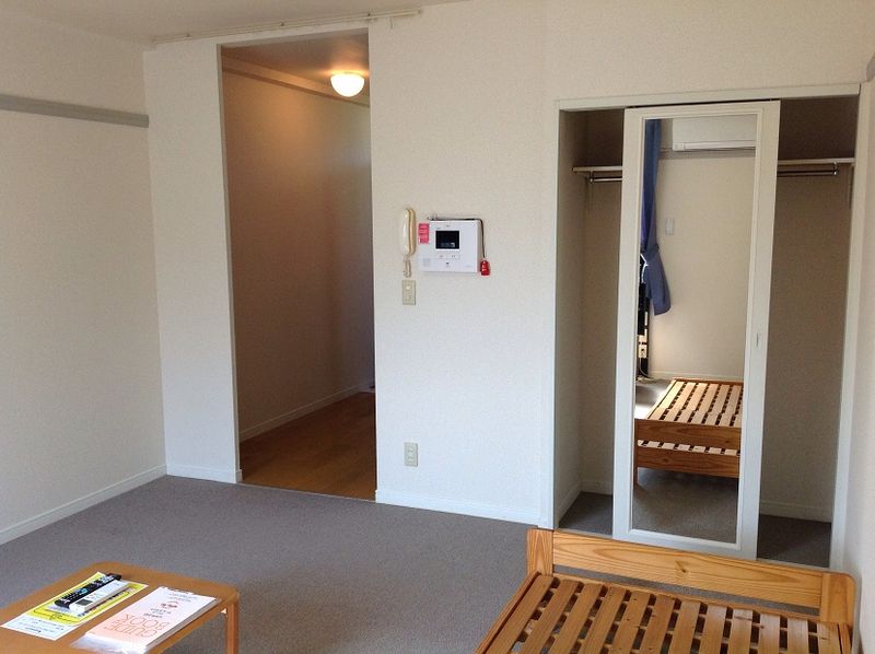 レオパレスあづみの 居間