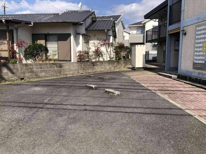 レオパレスレイクガーデン 駐車場