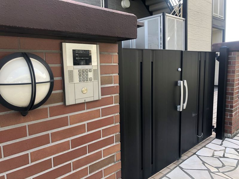 レオパレストトロ エントランス