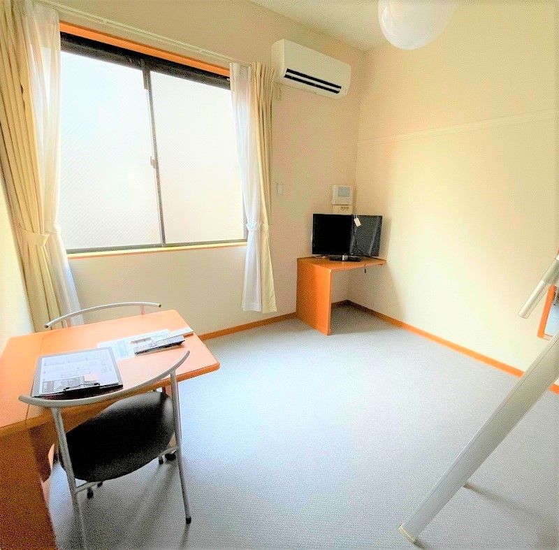 レオパレスブルーメハイム高田Ⅱ 居間