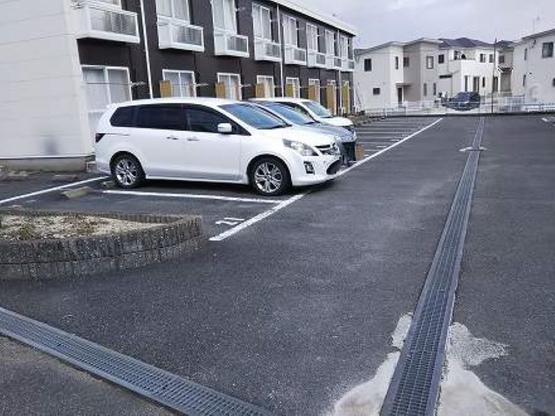 レオパレス恵比須Ⅱ 駐車場