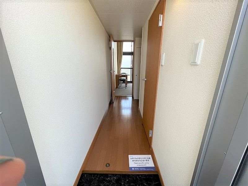 レオパレスルーク 玄関