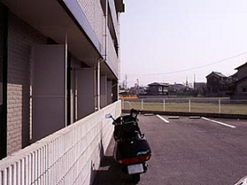 レオパレスＳＨＩＮＢＡＫＵ 駐車場