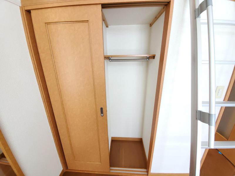 レオパレスヴェセル 収納