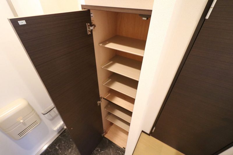 クレイノいかるが 玄関