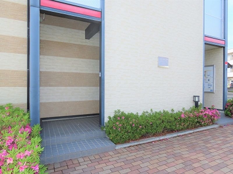 レオパレスノヴェル エントランス