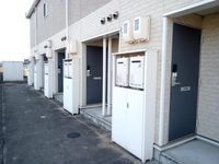 レオパレスアステカ 玄関