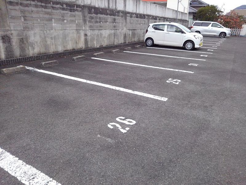 レオネクストウィンクル 駐車場