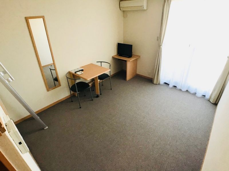 レオパレスサワ 居間