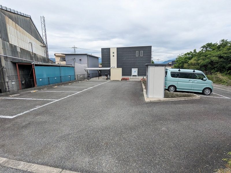 レオネクストハイアット 駐車場