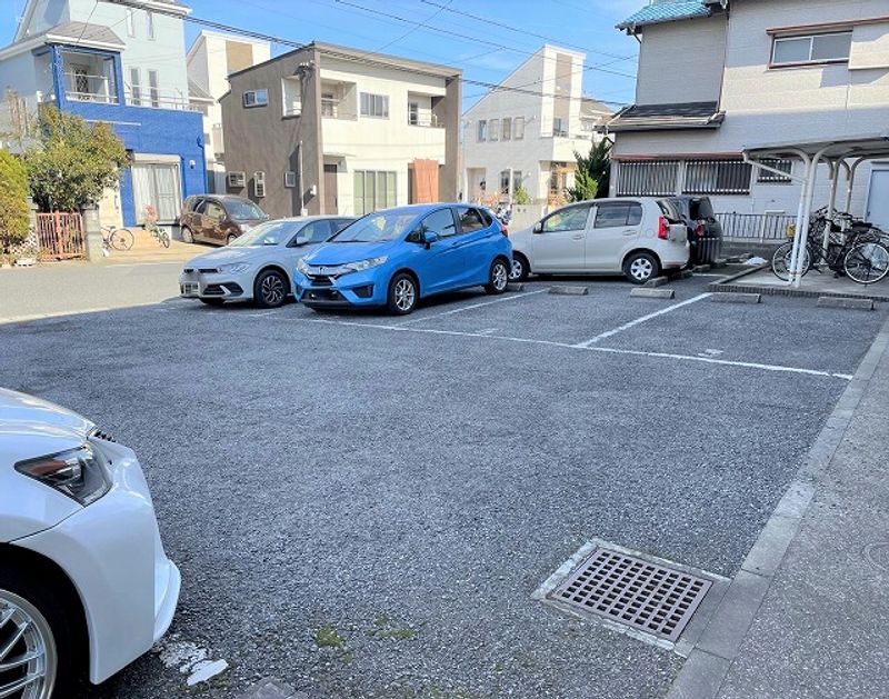 レオパレスイーストハイツ 駐車場