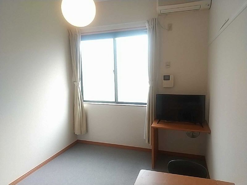 レオパレスサンガーデン高幡 居間
