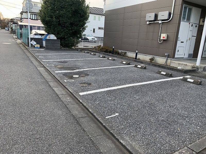レオパレスシャルマンＥＬＬＥ 駐車場
