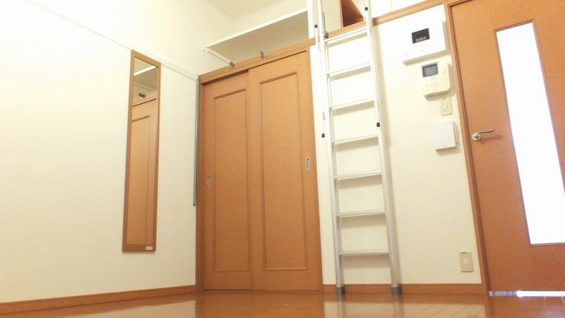 レオパレスサンセリテ上之 居間