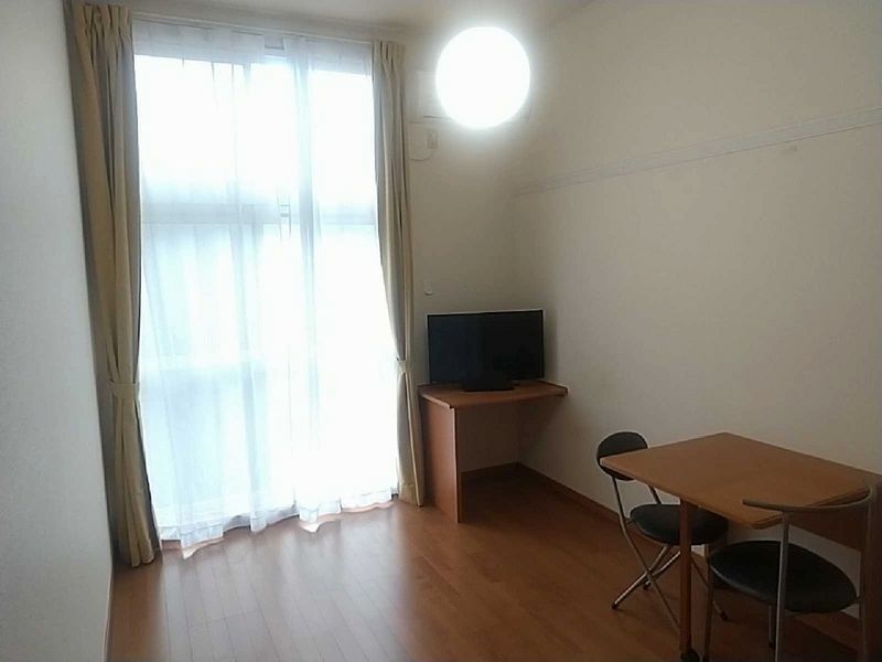 レオパレス鶴舞 居間