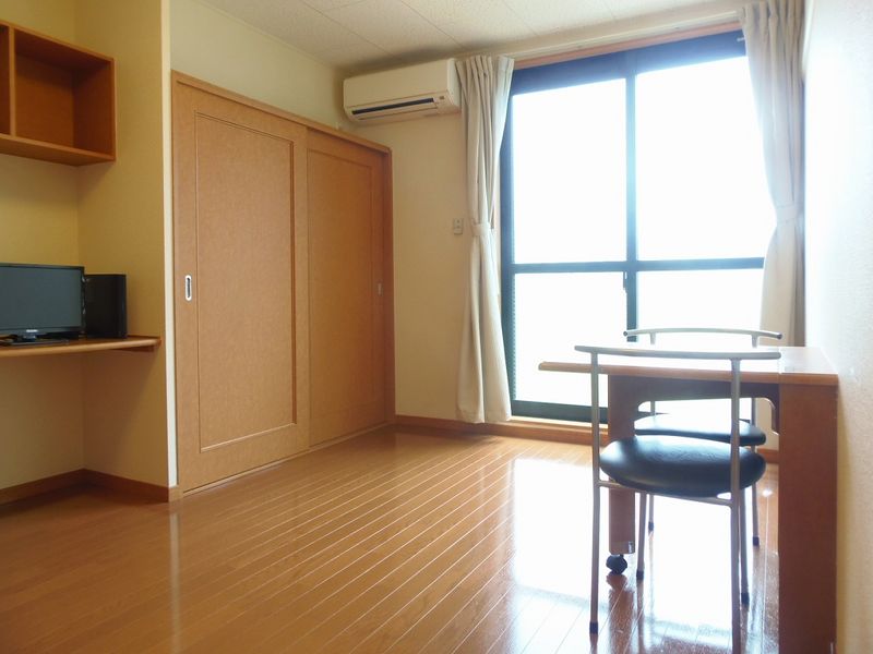 レオパレスベッラ大垣 居間