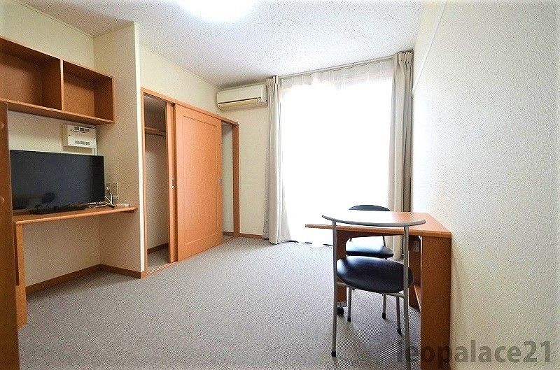 レオパレスブルームフセオ 居間