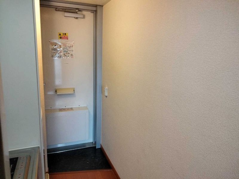 レオパレスコンフォート 玄関