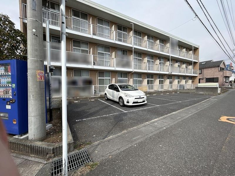 レオパレスクレールＳＫ 駐車場