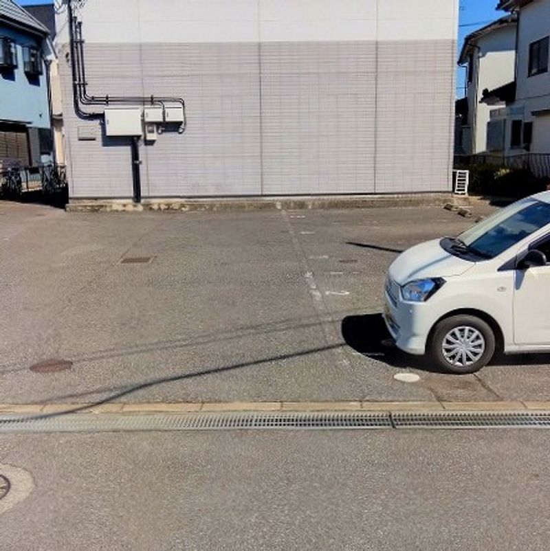 レオパレスエミネンス 駐車場