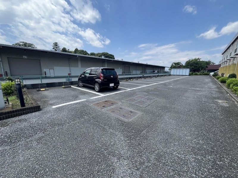 レオパレスタカネ．台 駐車場