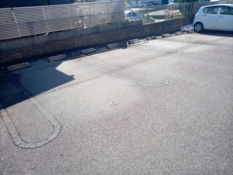 レオパレス砂田橋 駐車場