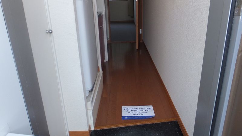レオパレス未来 玄関