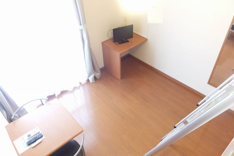 レオパレスリバーサイド 居間