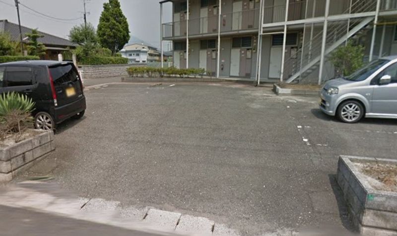 レオパレスブルーリバー 駐車場