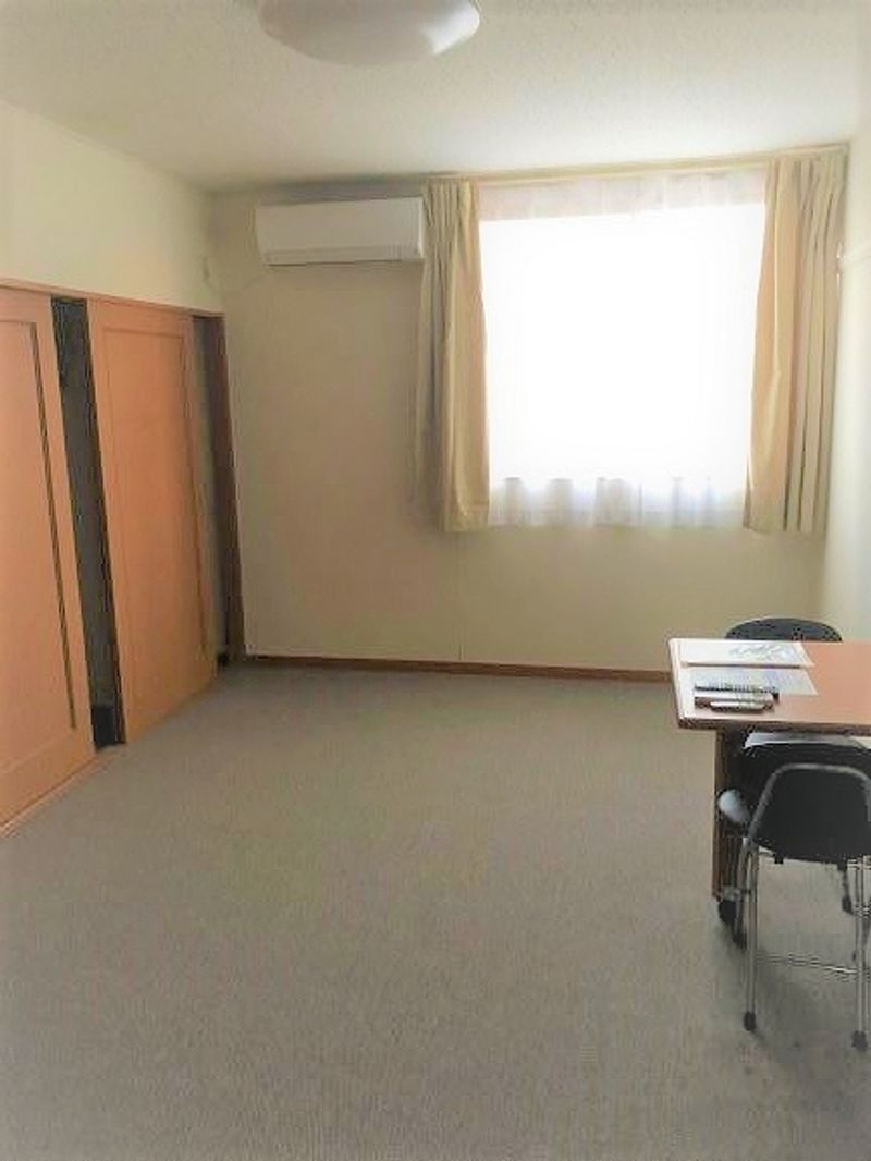 レオパレスメルベーユ 居間