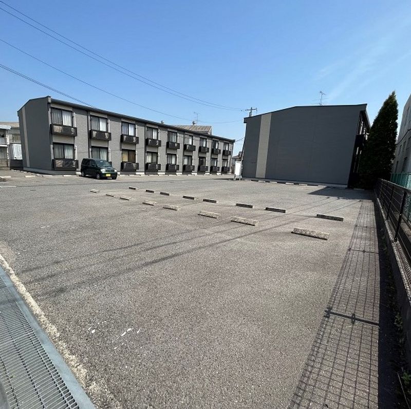 レオパレス本郷Ａ 駐車場