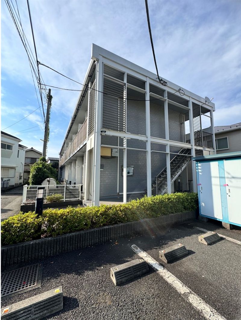 レオパレス鶴園 外観