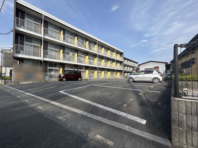 レオパレスサントーヨー 駐車場