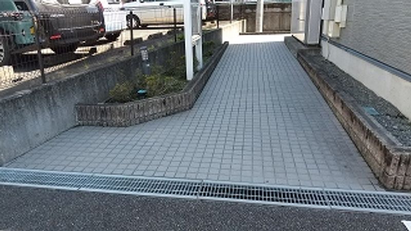 レオパレスカモミール エントランス