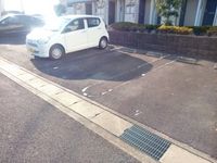 レオパレスゴールドモーニング 駐車場