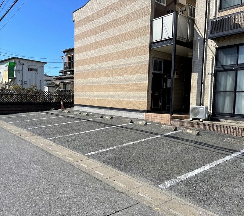 レオパレスエル　リーオ 駐車場