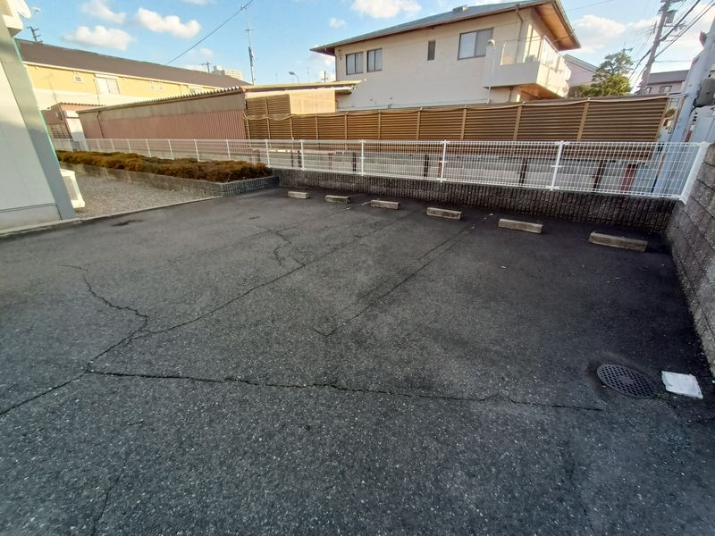レオパレスソレイユ 駐車場