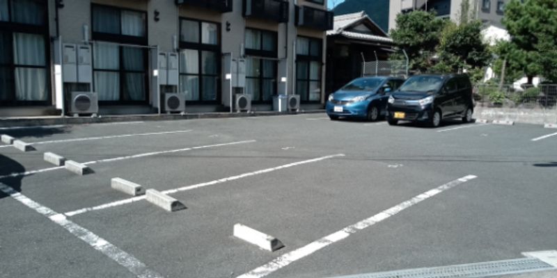 レオパレスくろばる 駐車場