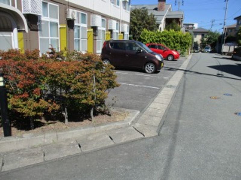 レオパレスタカラ　 駐車場