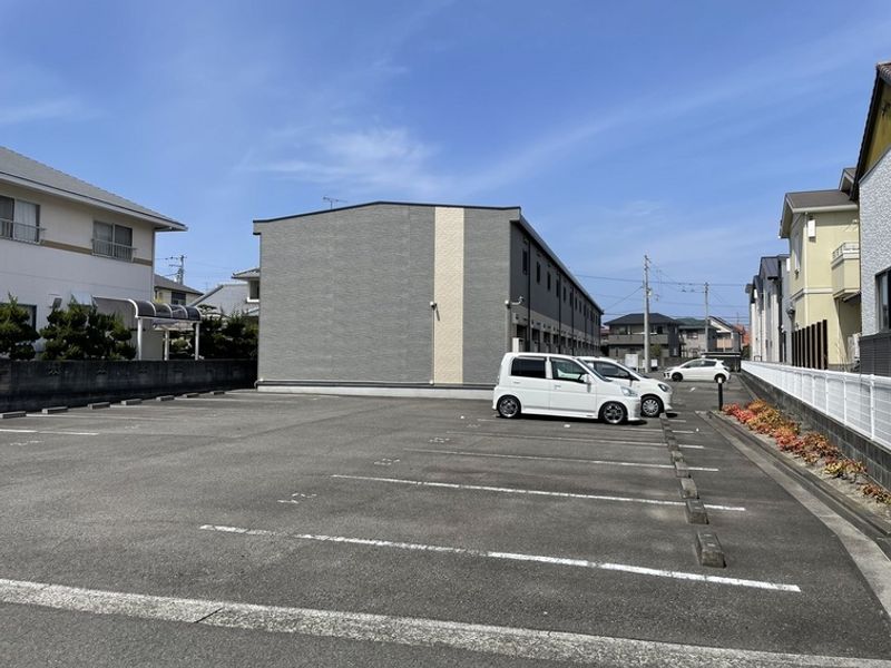 レオパレスグレーシー堀江 駐車場