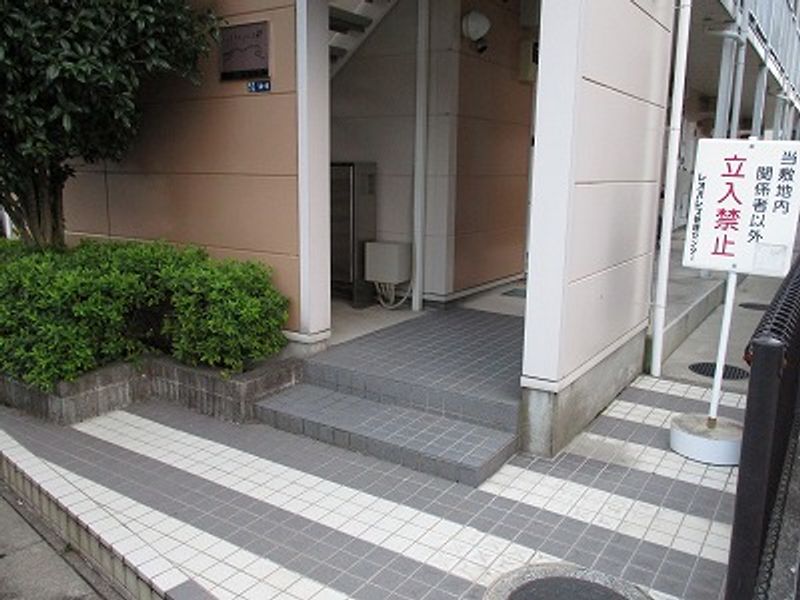 レオパレスパークサイド エントランス